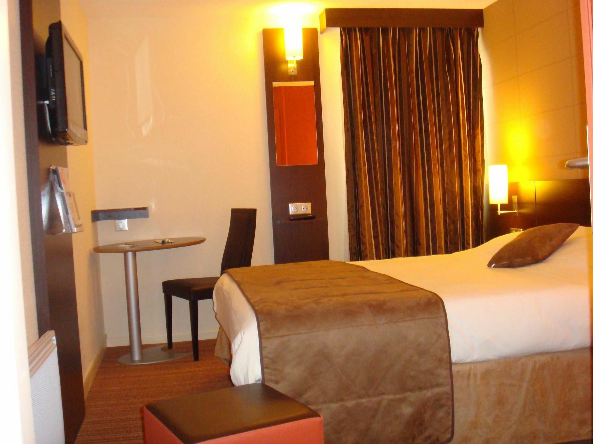 Hotel Inn Design Poitiers Sud Ruang foto